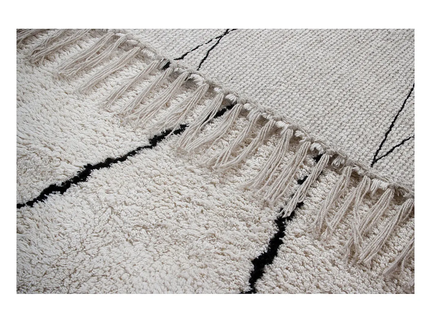 Miliboo Alfombra bereber con flecos de algodón de color crudo 160 × 230 cm HODNA Blanco