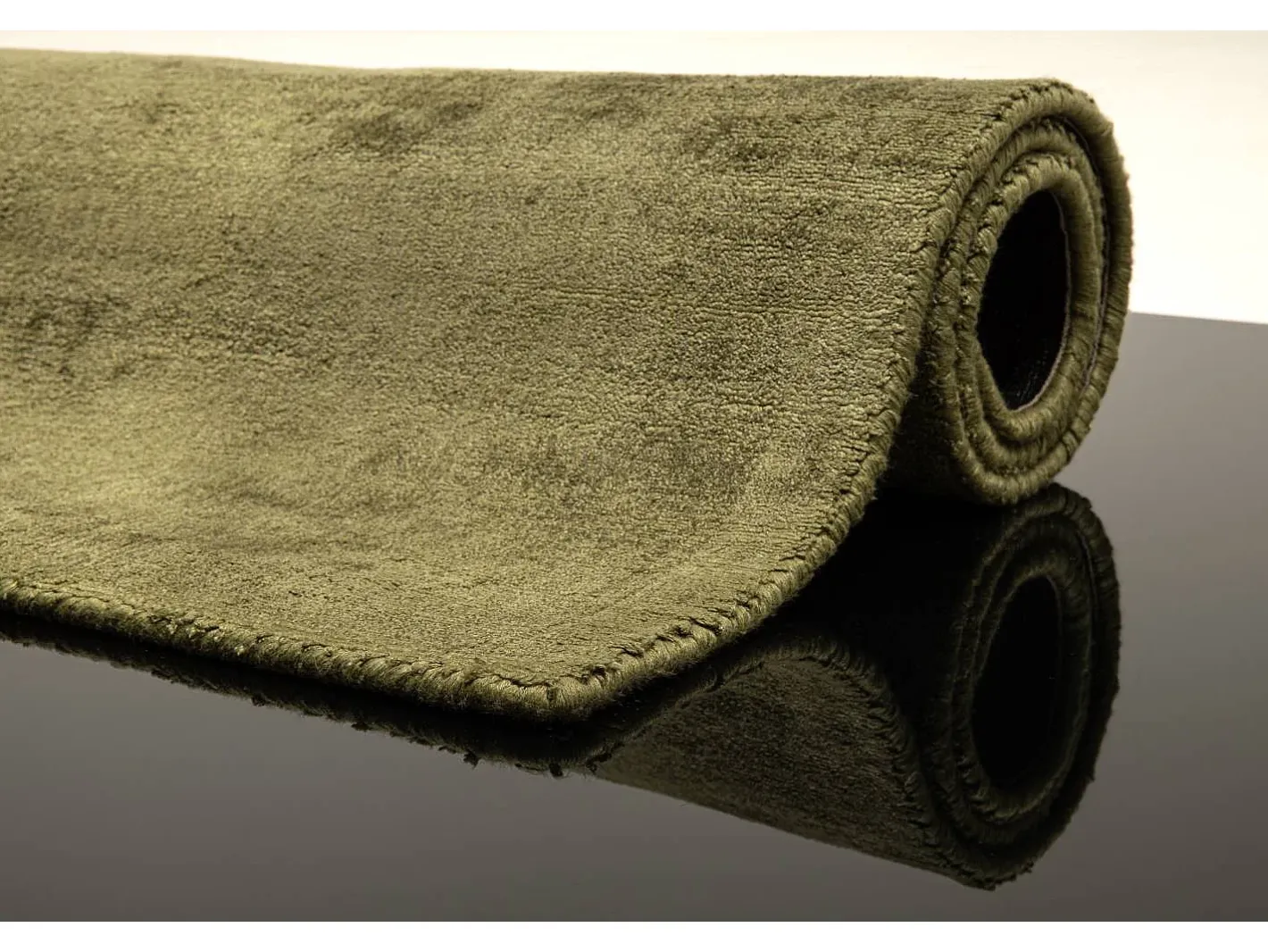 Discount Alfombra de viscosa tejida a mano 140x200 cm musgo Shine Verde pino