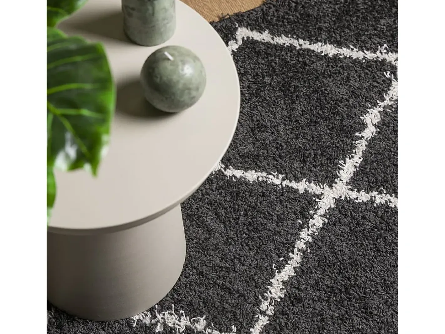Sale Alfombra moderna de pelo largo en color y crema de 140 x 200 cm Negro
