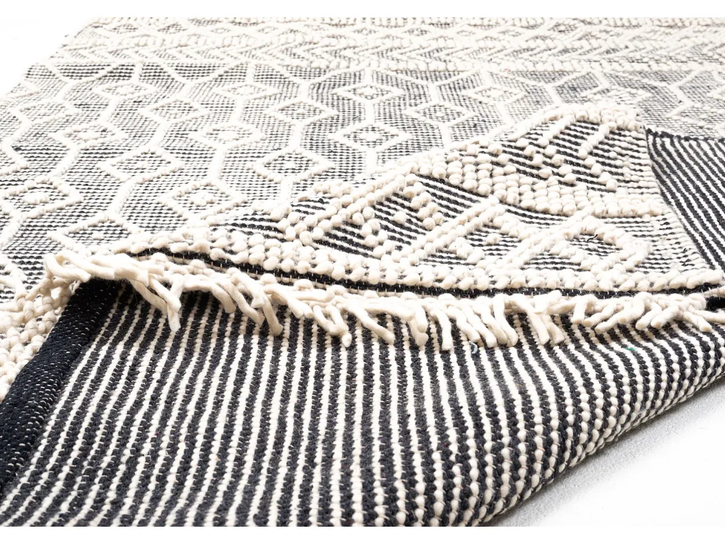 Alfombra tejida a mano con diseño étnico 160x230 cm Colored Macrame Gris New