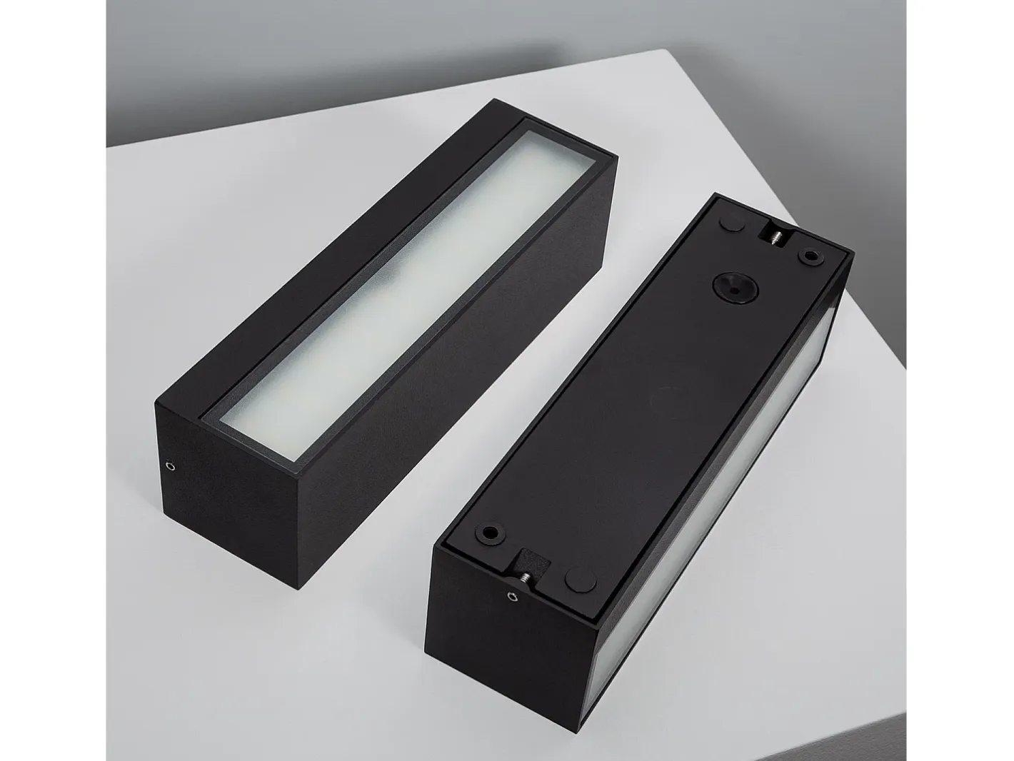 Ledkia Iluminación Exterior-Aplique de Pared Exterior LED 10W Iluminación Doble Cara Rectangular Lena 4000K Blanco Neutro Negro