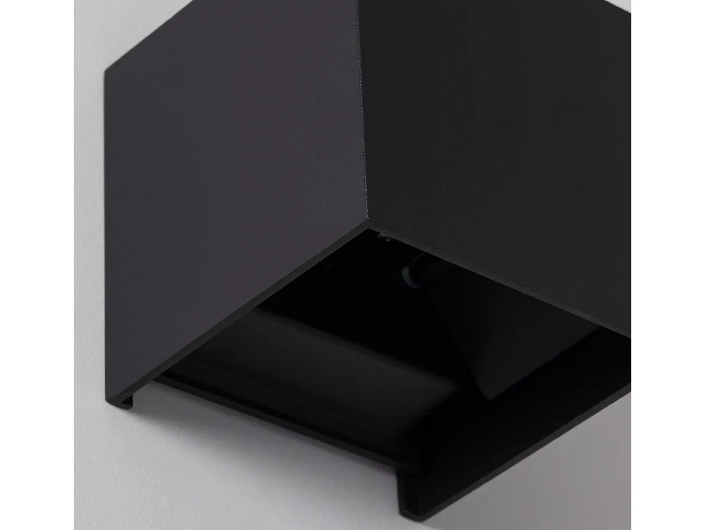 Ledkia Iluminación Exterior-Aplique de Pared Exterior LED 6W Aluminio Iluminación Doble Cara Eros 3000K Blanco Cálido Negro