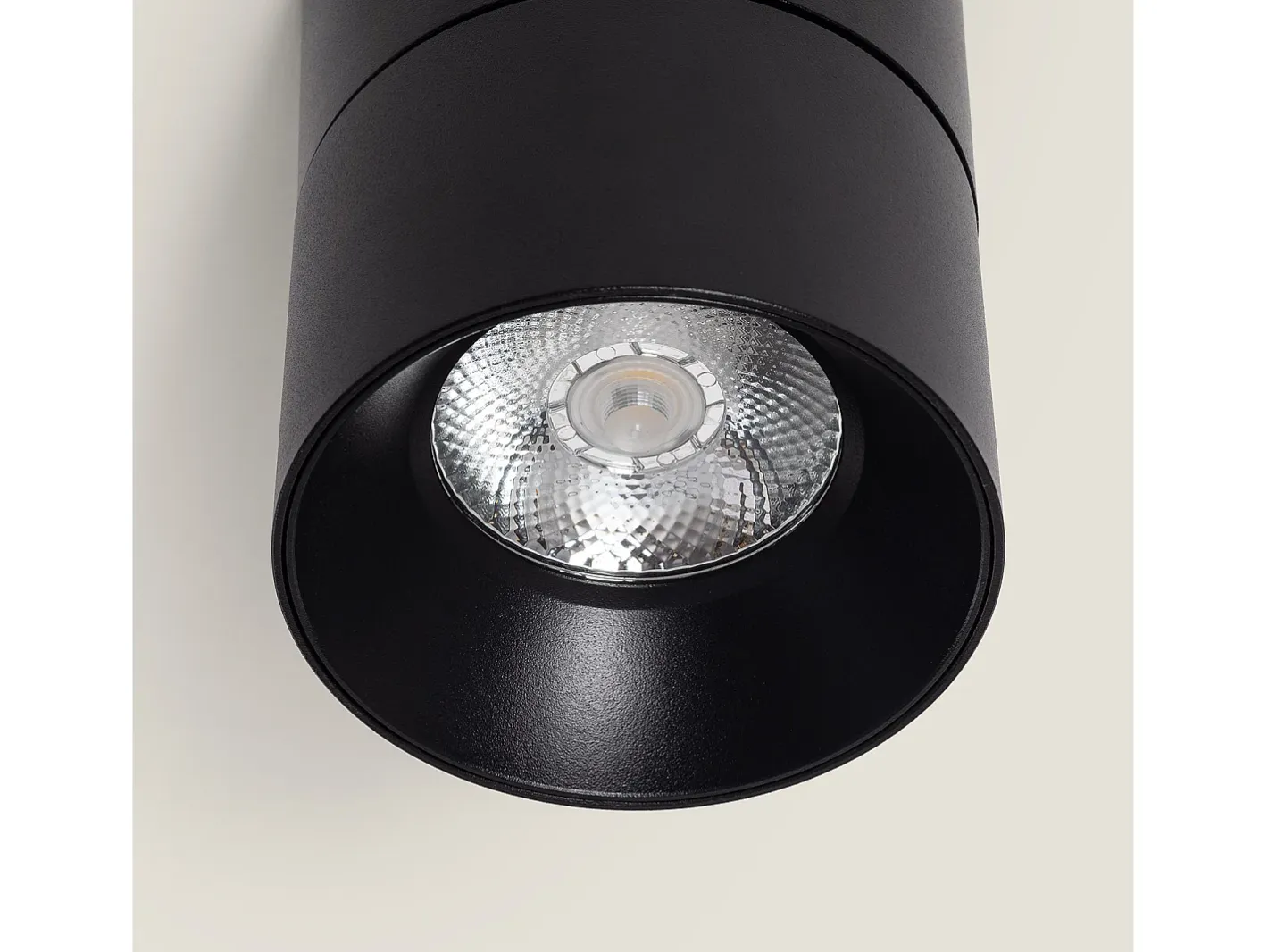Ledkia Plafón-Aplique LED 15W de Aluminio Circular New Onuba 2700K Blanco Cálido Negro