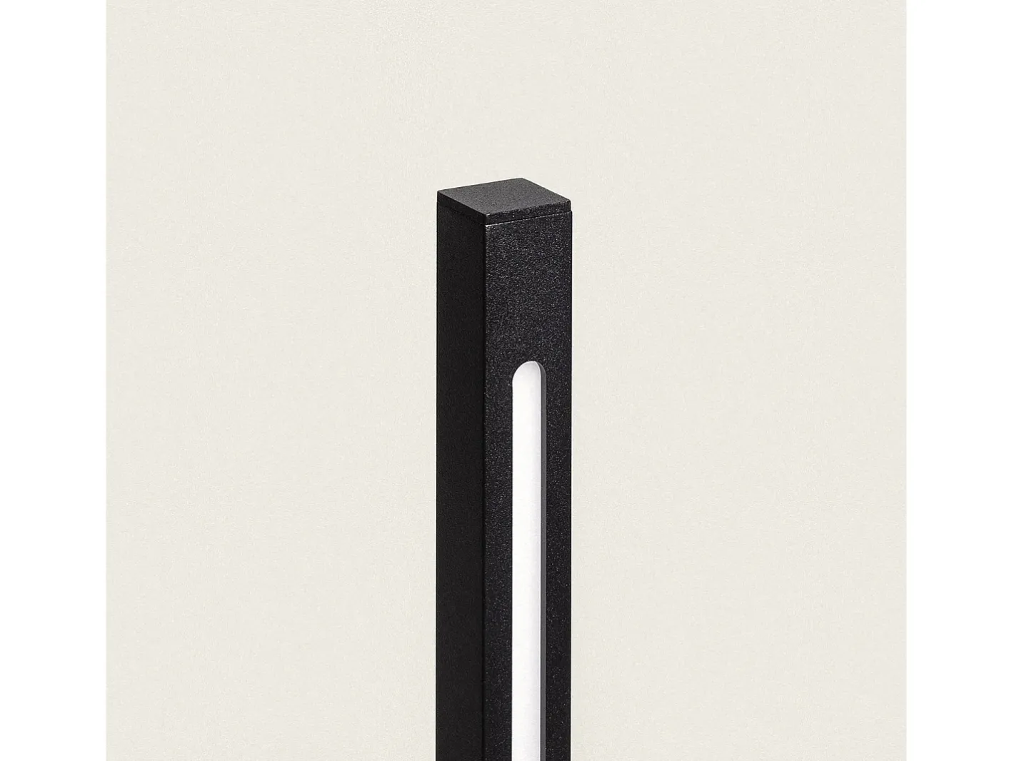 Ledkia Baliza de Pie Exterior LED 12-24W 80-160 cm Superficie Calax 800 mm Negro Sale