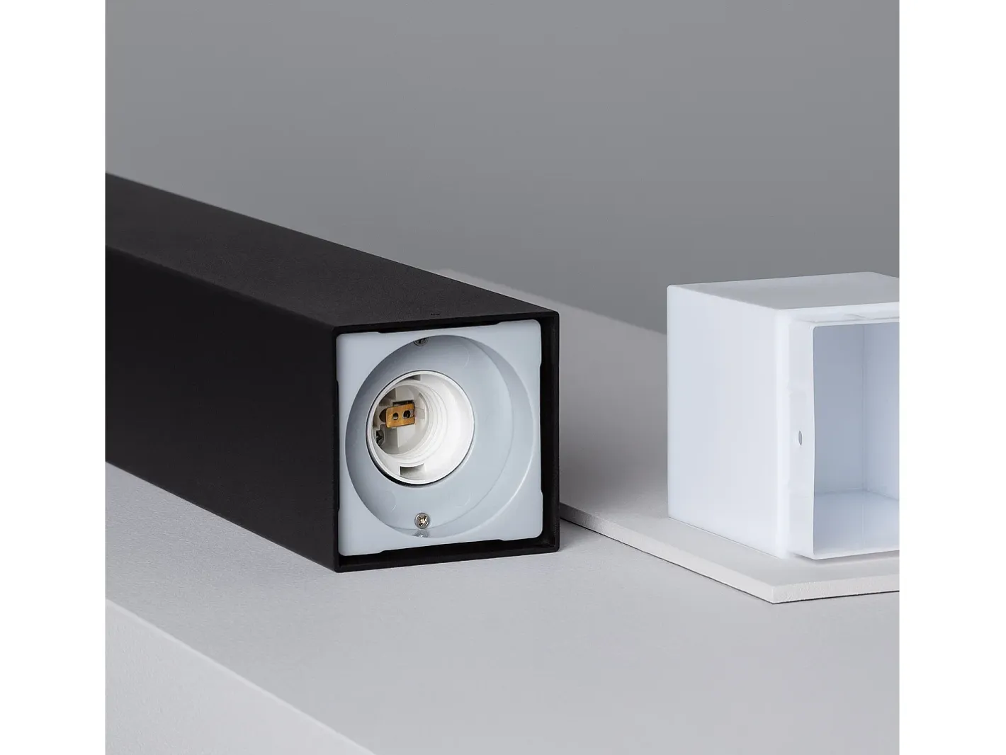 Ledkia Iluminación Exterior-Baliza Exterior Superficie Pie 74cm Augusta Negra Negro