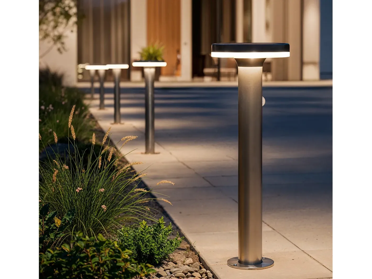 Ledkia Baliza Solar Exterior LED 6W Superficie Pie 45cm con Detector de Movimiento Helios Inox 3000K Blanco Cálido Gris Clearance
