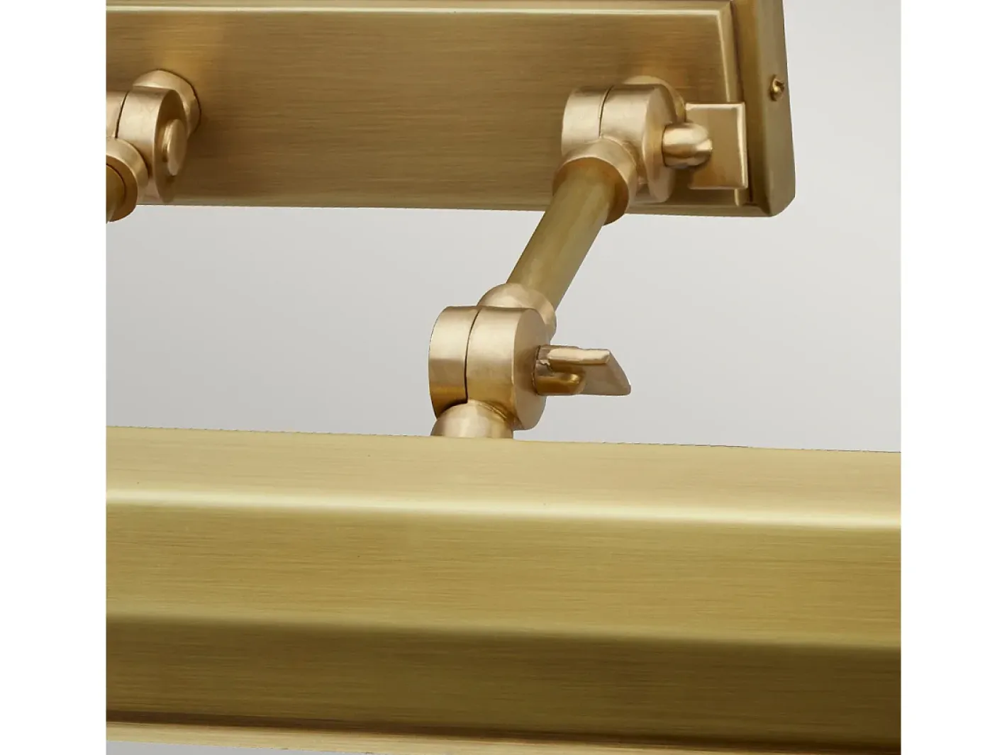 Elstead Chawton 4 Ljus Storbild Vägglampa Mässing, E14 Dorado