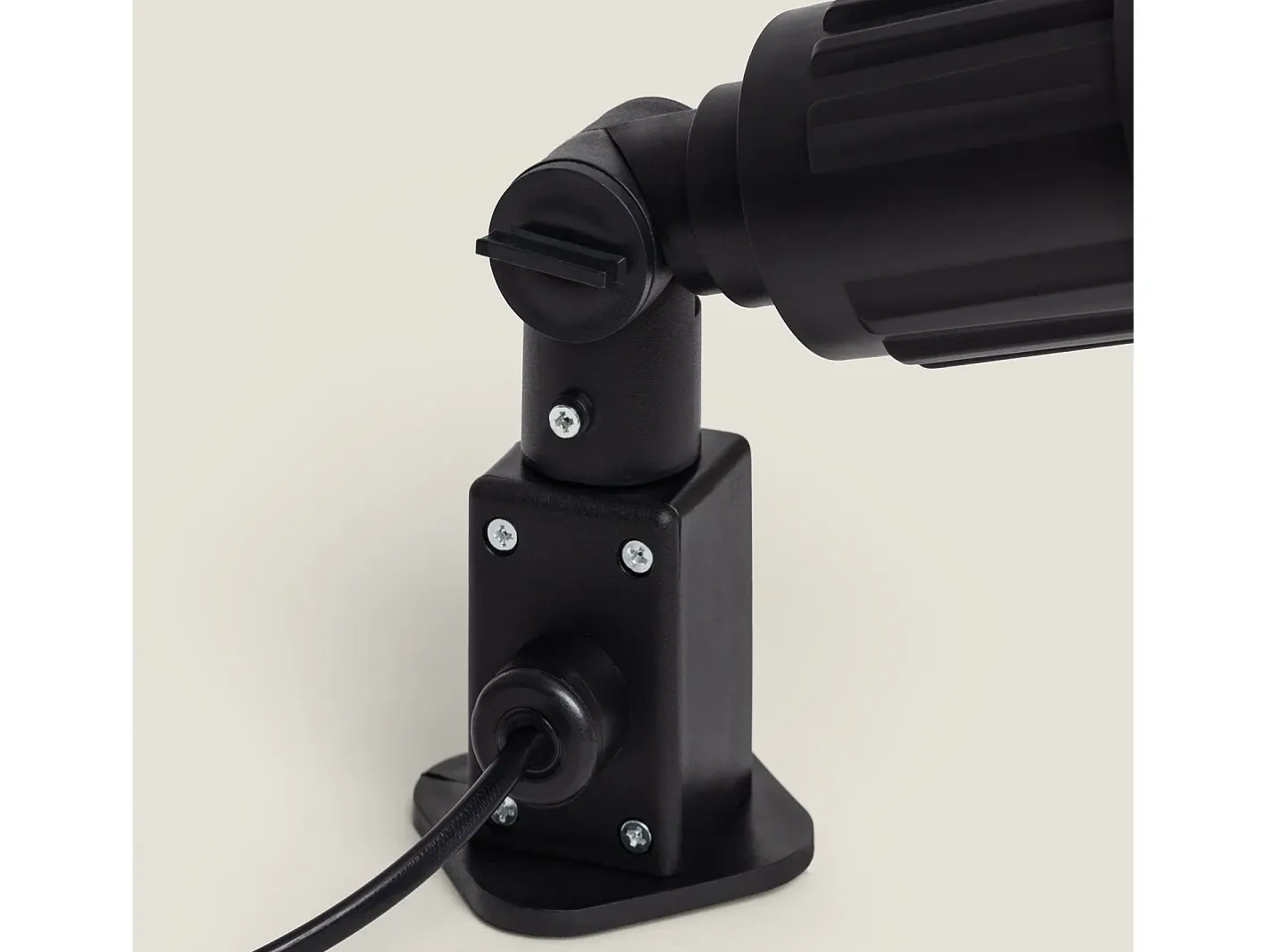 Ledkia Aplique Para Pared-Foco Exterior con Pincho Alcorisa para Bombilla E27 Negro