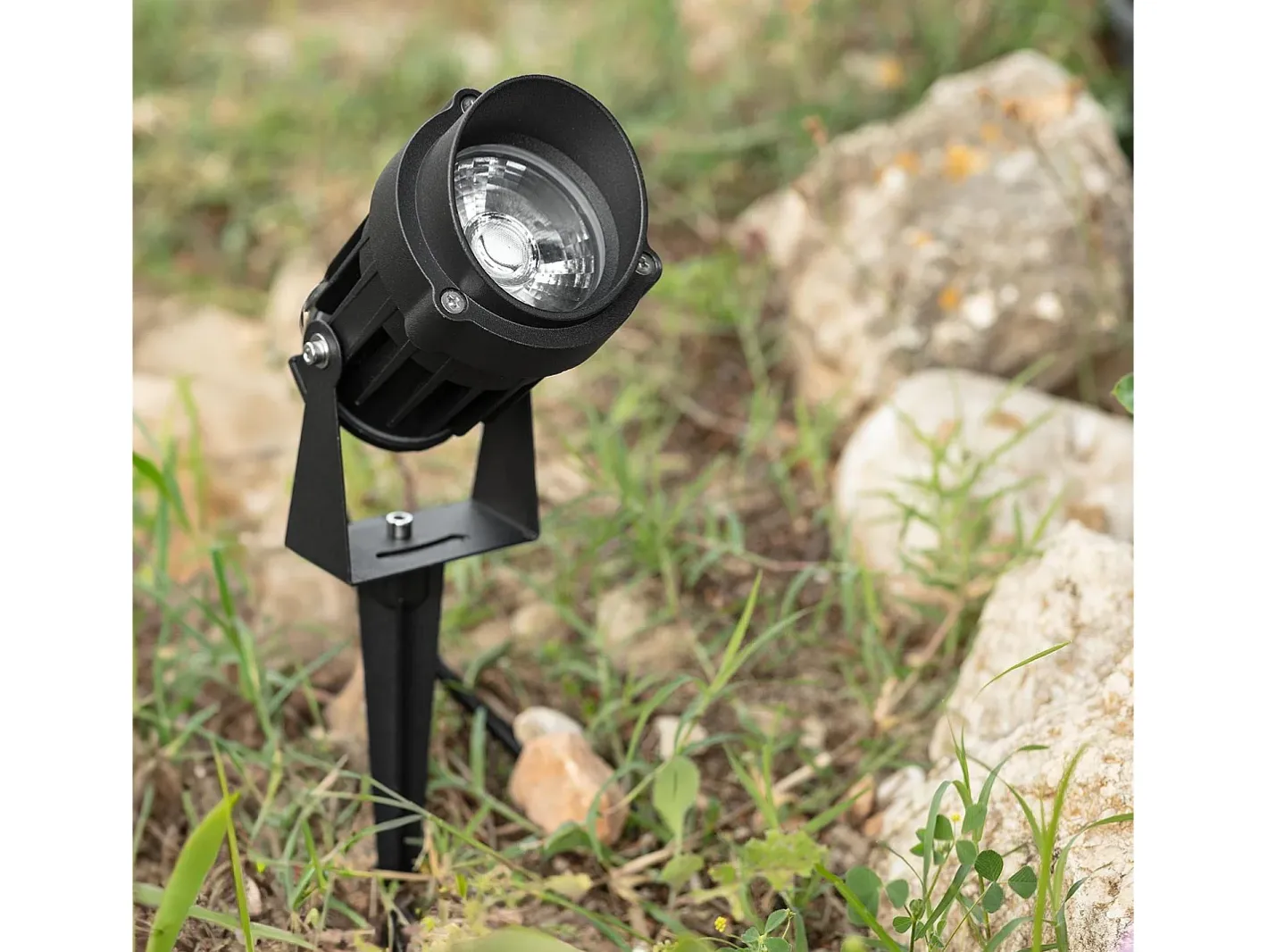 Ledkia Iluminación Exterior-Foco Exterior LED RGB 15W con Pincho Vetusta RGB Negro