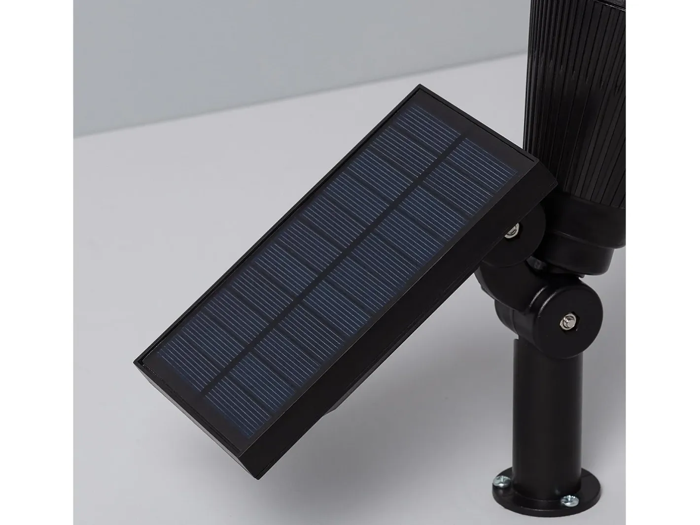 Ledkia Foco Solar Exterior LED RGB con Pincho Meillion RGB Negro Outlet