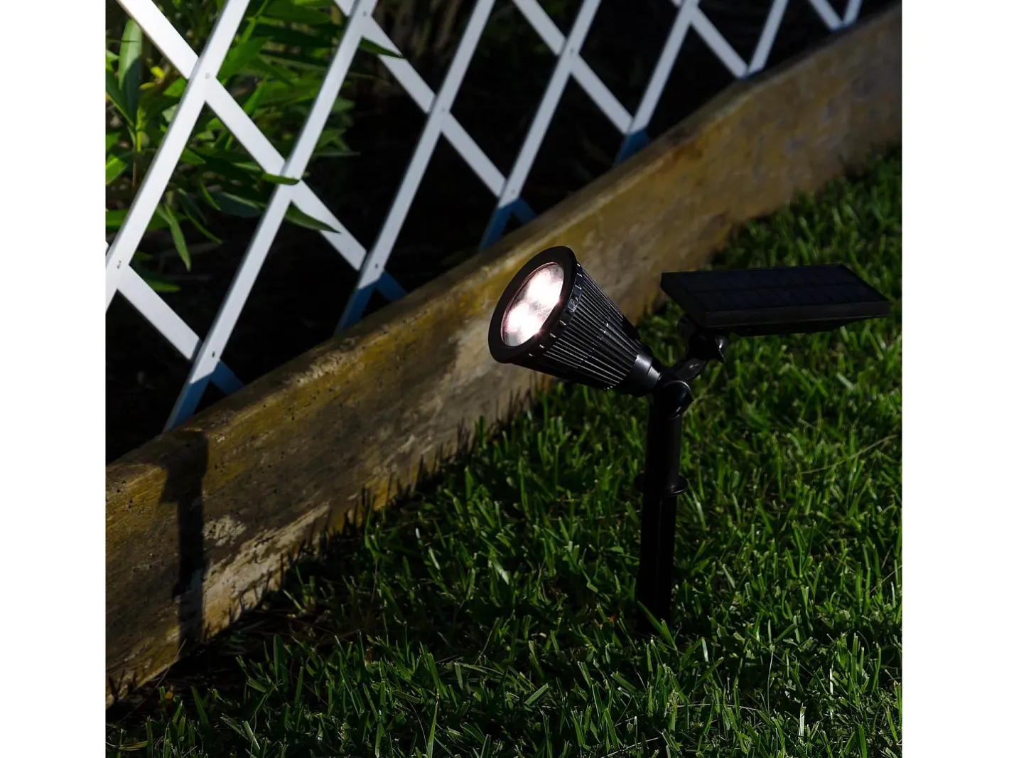 Ledkia Foco Solar Exterior LED RGB con Pincho Meillion RGB Negro Outlet