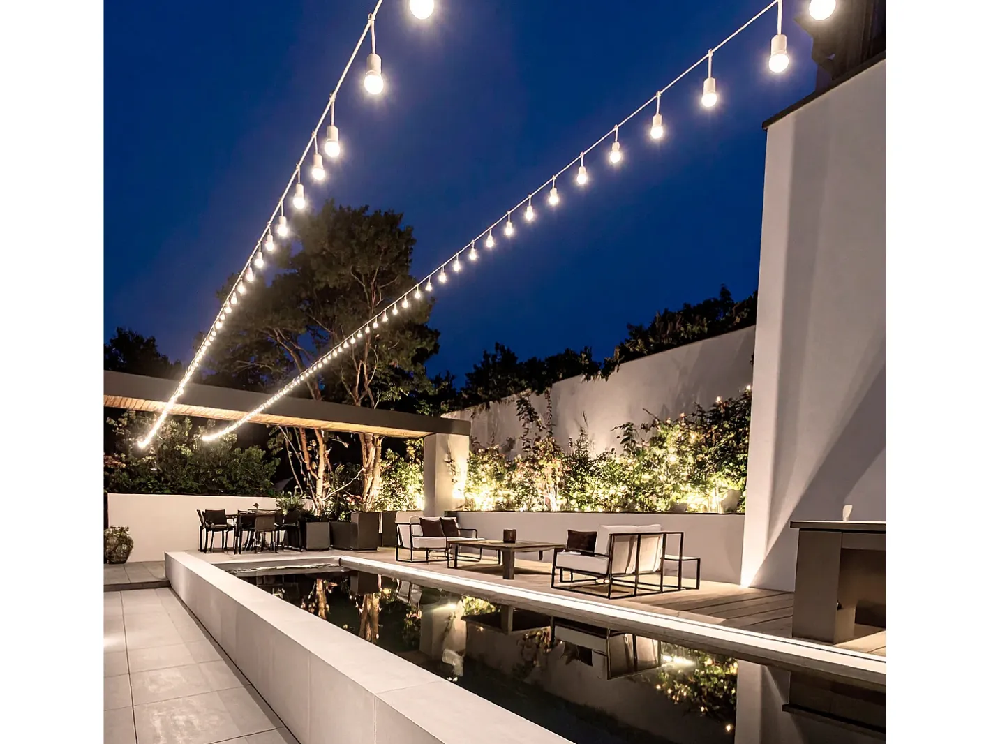 Ledkia Guirnalda Luminosa-Guirnalda Exterior con Bombillas LED E27 5.5m IP65 Blanco Blanco Multicolor