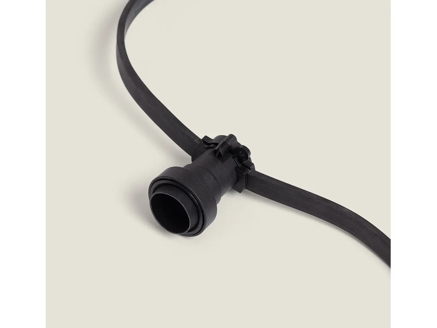 Ledkia Guirnalda Luminosa-Guirnaldas para Exterior IP44 Cable Eléctrico Plano con Portalámparas E27 a Medida 25 m Negro