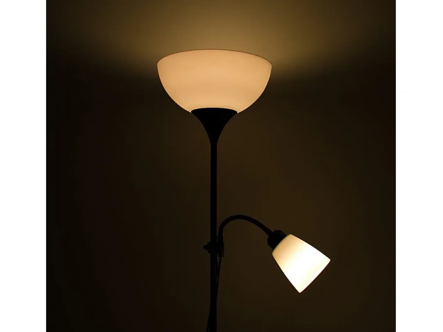 AKUNADECOR Lampara De Pie Con Doble Iluminacion Modelo Varese Blanco Online