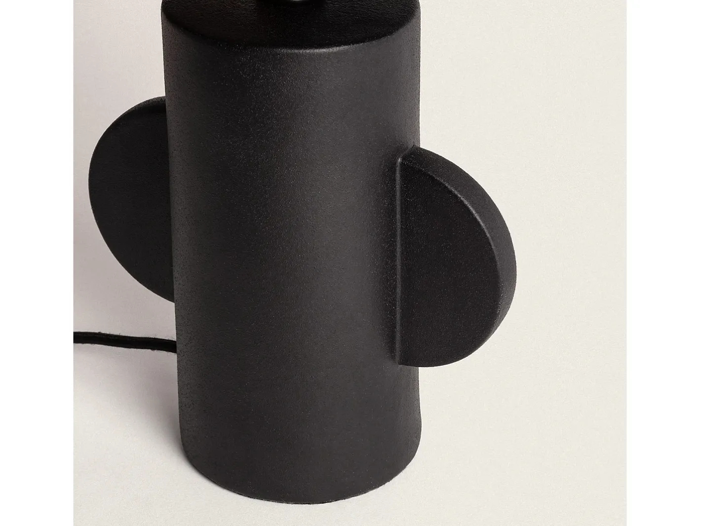 Ledkia Lámpara de Mesa Cerámica y Rafia Tyler Negro Clearance