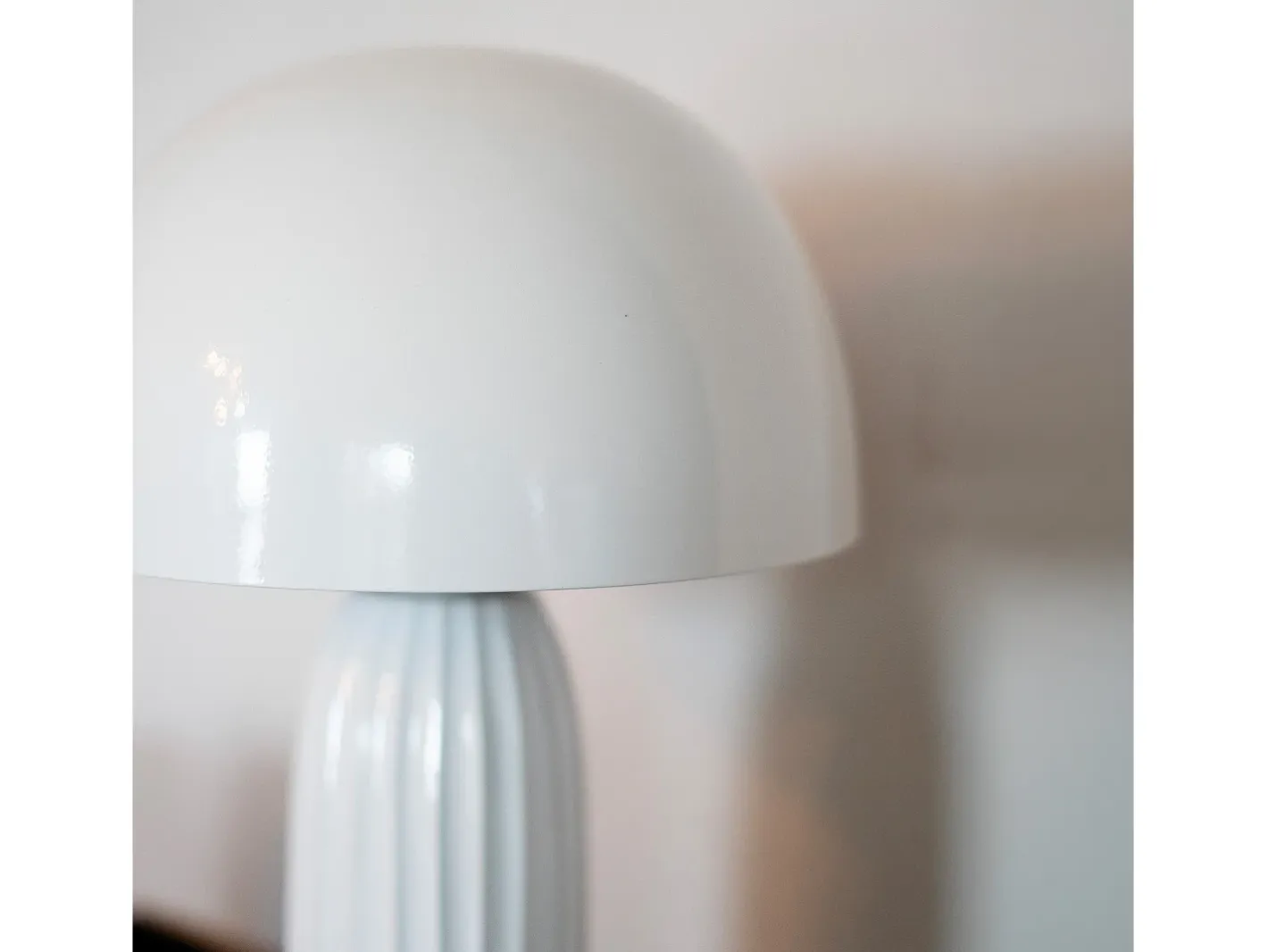 Rendez-Vous Déco Lámpara de mesa de metal con acabado brillante - Joy Blanco Clearance