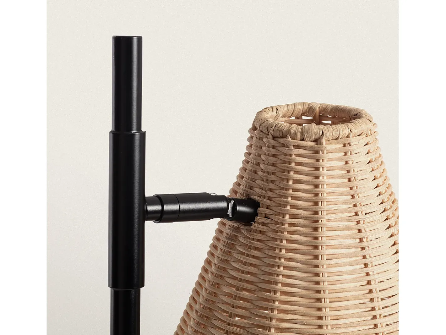 Ledkia Lámpara de Mesa de Metal y Ratán Cesto Negro Clearance