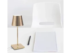 Lámpara De Mesa-Lámpara de mesa LED Poldina Pro Mini Gold Leaf recargable y regulable con batería de hasta 12 horas Amarillo