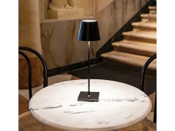 Lámpara de mesa LED Poldina Pro Black recargable y regulable con duración de batería de hasta 12 horas. IP65 para exteriores. Negro Outlet
