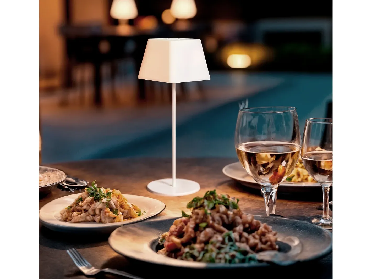 Sale Ledkia Lámpara de Mesa LED Portátil para Exterior Aluminio con Batería Recargable Willy Blanco