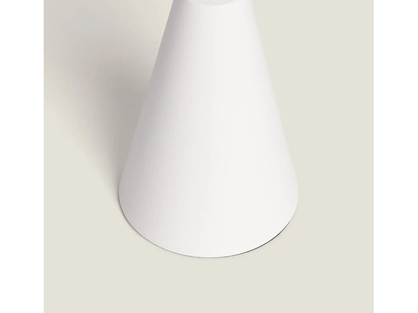Outlet Ledkia Lámpara de Mesa LED Portátil para Exterior Metal con Batería Recargable Chamle Blanco
