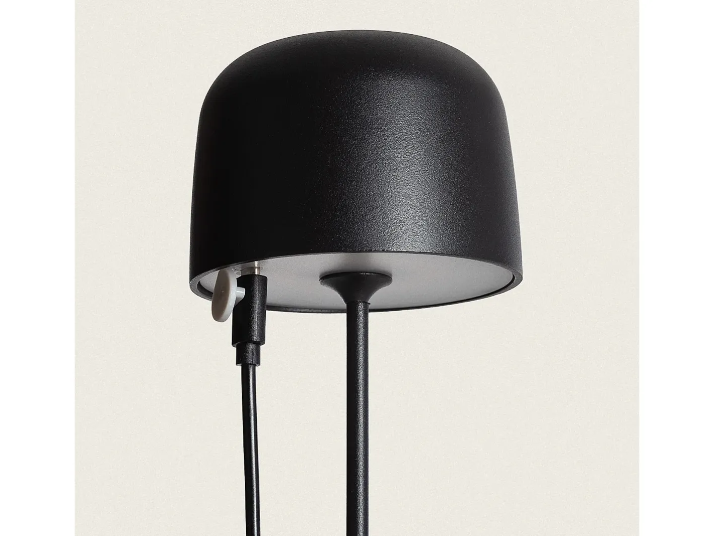 Ledkia Lámpara de Mesa LED Portátil para Exterior Aluminio con Batería Recargable Wink Negro Outlet