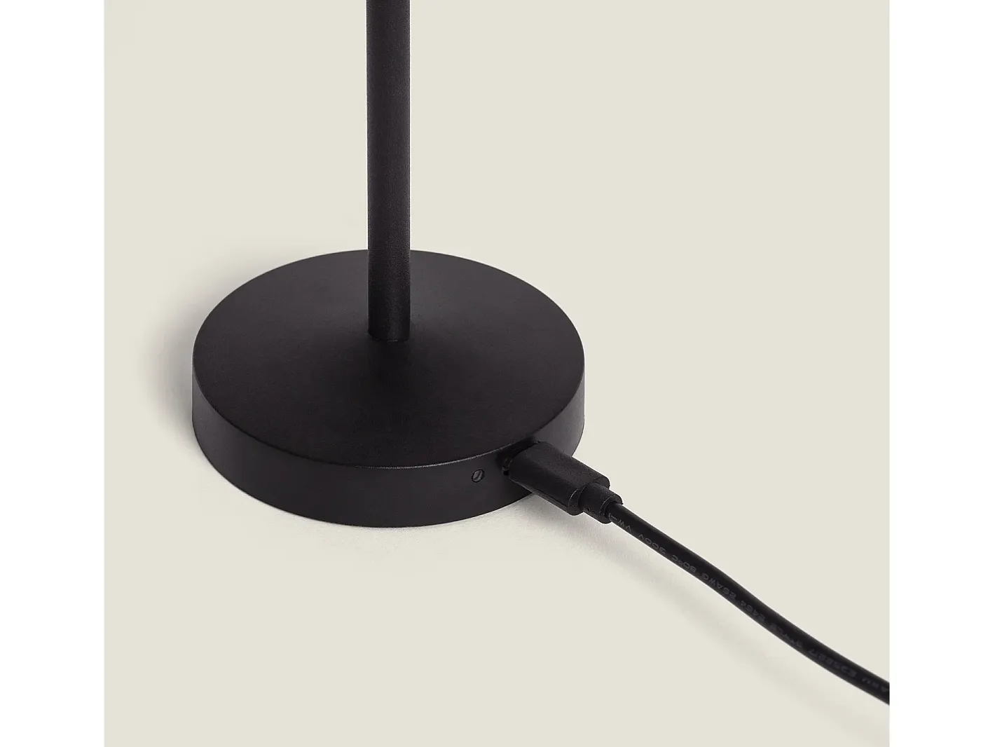 Ledkia Lámpara de Mesa LED Portátil para Exterior Metal con Batería Recargable Pirinoa Negro Clearance