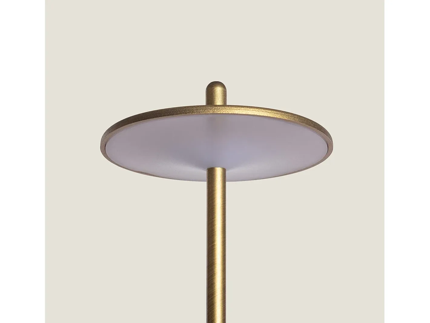 Ledkia Lámpara de Mesa LED Portátil para Exterior Metal con Batería Recargable Milevani Latón Dorado