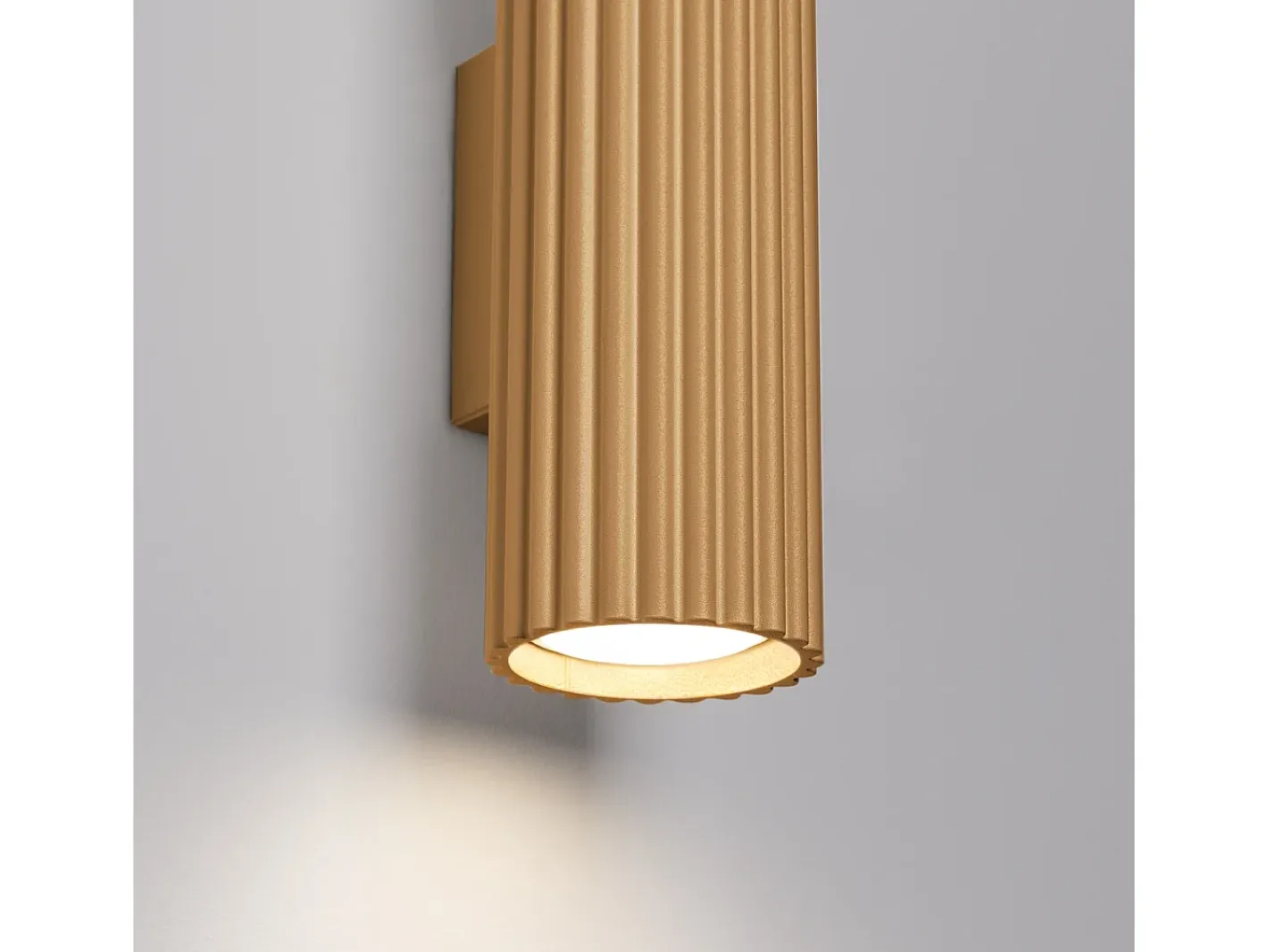 Outlet Sollux Lighting Lámpara de pared Gloow minimalista de aluminio - 2 fuentes luminosas 3000K - L.6,5 x A.30 cm - Dorado