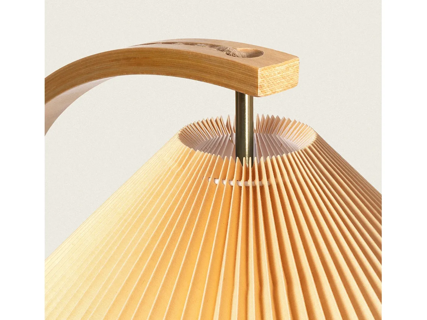 Hot Ledkia Lámpara de Pie Madera Luanda Naranja